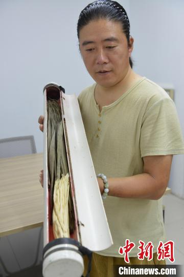 草編用的材料玉米皮、棕樹葉 李鵬茹 攝