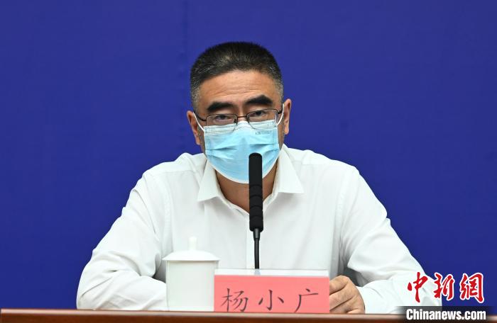 成都市政府副秘書長(zhǎng)、市衛(wèi)健委主任楊小廣?！“苍?攝