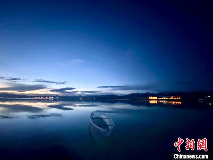 圖為茶卡天空壹號景區(qū)?！±罱瓕?攝