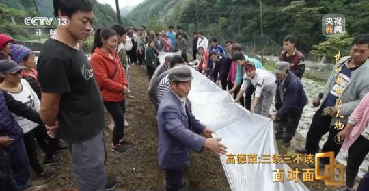 面對面丨“路就在腳下！” 這里的村民日子越過越幸福