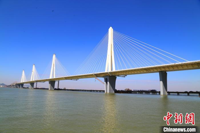建設(shè)中的珠海金海特大橋?！∶蠎c虎 攝