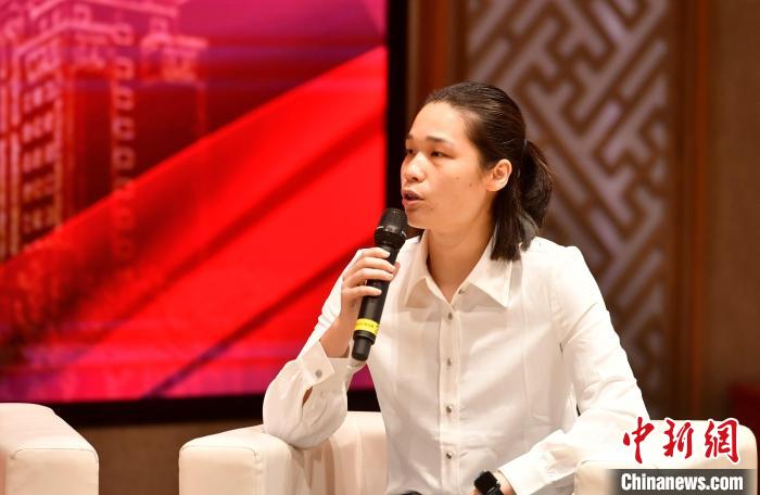 圖為林莉在福建師范大學(xué)分享會上發(fā)言?！蚊?攝