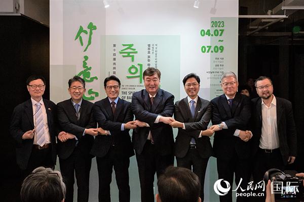 第十四屆光州雙年展中國(guó)館開幕式7日在韓國(guó)光州隱巖美術(shù)館舉行。人民網(wǎng)記者 馬菲攝