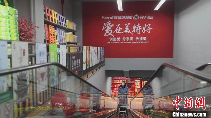 美特好從一家不足百平方米小店，一路發(fā)展成華北零售業(yè)領(lǐng)軍企業(yè)、中國百強(qiáng)商業(yè)連鎖集團(tuán)、中國零售500強(qiáng)?！∠蛏?攝