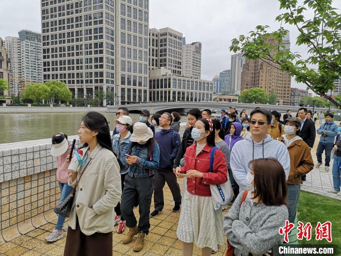 新階層人士走讀黃浦蘇州河沿岸。　范宇斌 攝