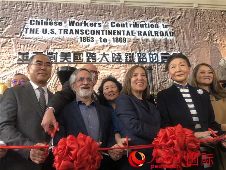 圖為（從右到左）方李邦琴、加州副州長康依蓮、舊金山市議長佩斯金、中國駐舊金山副總領(lǐng)事潘慶江在剪彩。人民網(wǎng)記者 鄧圩攝