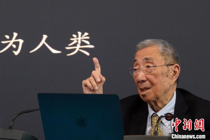 高能論壇上，丁肇中先生與現(xiàn)場聽眾交流?！?lt;a target='_blank' href='/'><p  align=