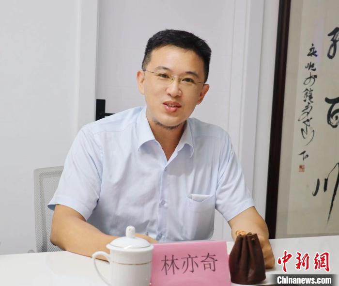 臺灣創(chuàng)新聯(lián)合建筑協(xié)會理事長林亦奇講述設(shè)立驛站愿景。　吳允杰 攝