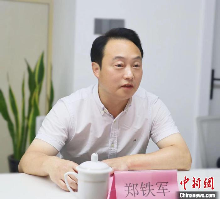 寧德市臺港澳辦主任鄭鐵軍講話?！窃式?攝