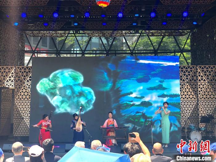 開幕式上舞臺(tái)展演之一《水龍吟》?！≈袊?guó)駐東京旅游辦事處供圖