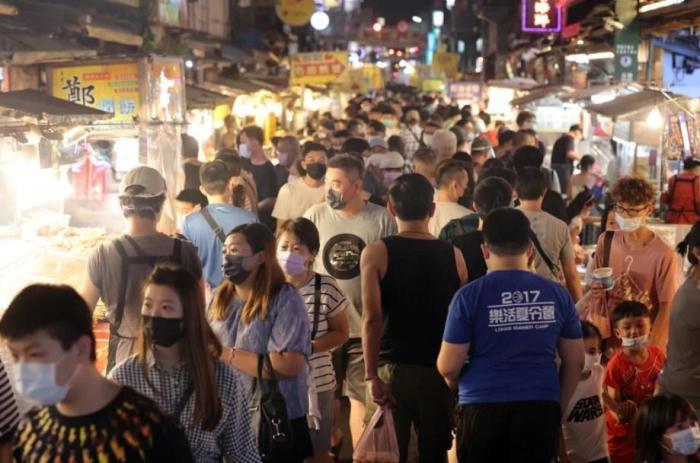 冰粉、雙皮奶、螺螄粉……臺網(wǎng)友發(fā)帖：臺灣街頭越來越多大陸小吃