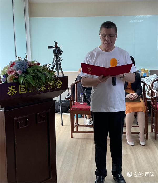泰國(guó)浙江商會(huì)會(huì)長(zhǎng)祁曉云受泰國(guó)華僑華人和駐泰各級(jí)商會(huì)機(jī)構(gòu)委托發(fā)出倡議，華僑華人群體將積極助力亞運(yùn)會(huì)舉行。人民網(wǎng)記者 劉慧攝