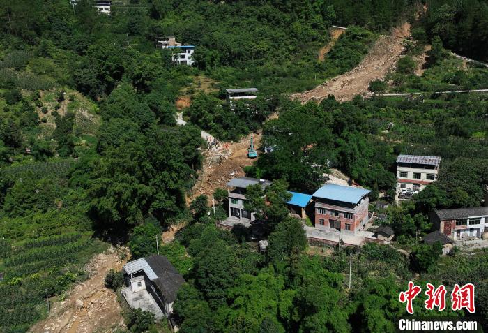 圖為航拍重慶萬州救援現場。　陳超 攝