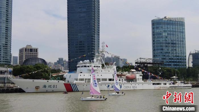 海事巡航救助船“海巡01”輪?？繃?guó)客碼頭，向公眾免費(fèi)開放?！≈烨镬戆?攝