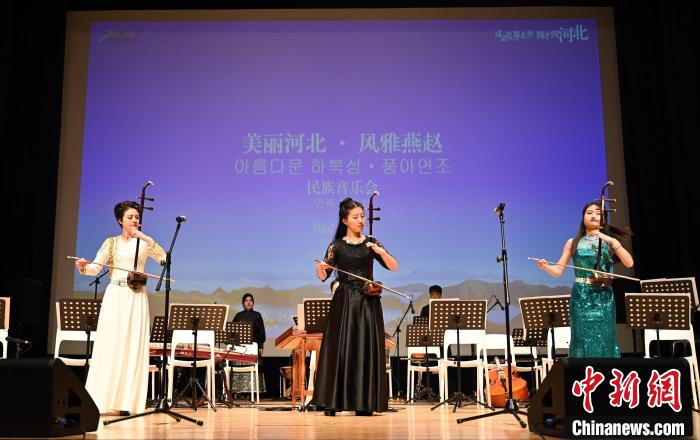 圖為音樂會(huì)現(xiàn)場?！∈谞栔袊幕行墓﹫D