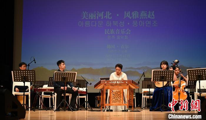 圖為音樂會(huì)現(xiàn)場?！∈谞栔袊幕行墓﹫D