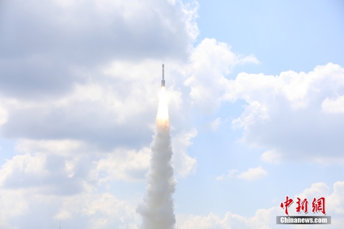 北京時間 2023年9月10日12時30分，中國在太原衛(wèi)星發(fā)射中心使用長征六號改運載火箭，成功將遙感四十號衛(wèi)星發(fā)射升空，衛(wèi)星順利進入預(yù)定軌道，發(fā)射任務(wù)獲得圓滿成功。該衛(wèi)星主要用于開展電磁環(huán)境探測及相關(guān)技術(shù)試驗。此次任務(wù)是長征系列運載火箭第487次飛行。王曉虎 攝