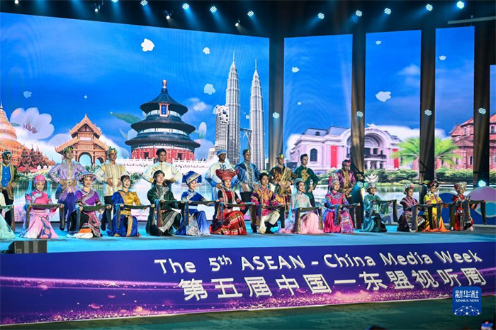 10月21日，在馬來西亞行政首都普特拉賈亞，演員在第五屆中國—東盟視聽周開幕活動上表演。新華社記者 程一恒 攝