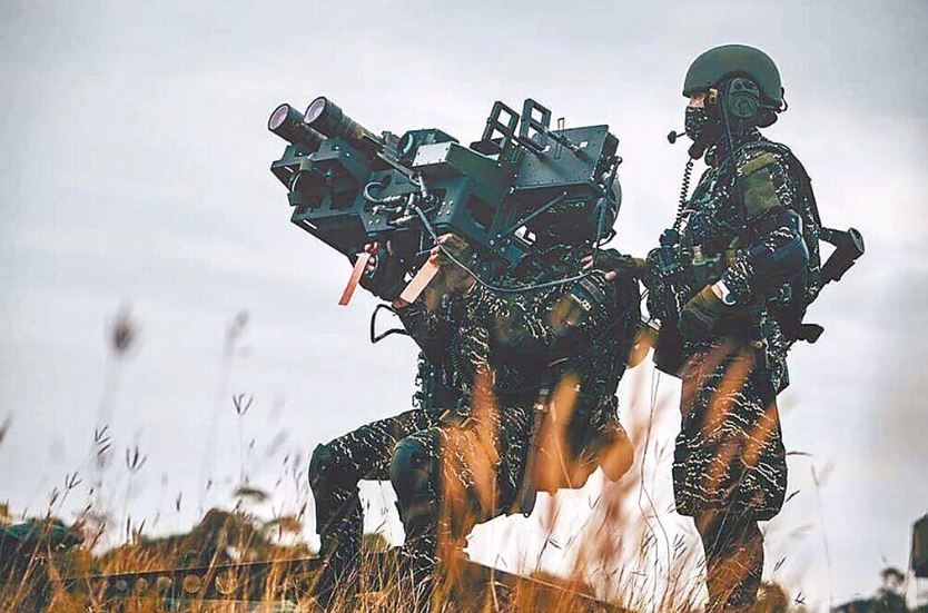 臺海軍陸戰(zhàn)隊肩抗“毒刺”導(dǎo)彈發(fā)射器準(zhǔn)備射擊。圖片來源：臺灣“中時新聞網(wǎng)”。