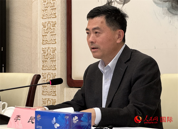 10月31日，歐美同學會秘書長李民在第五屆中法文化論壇媒體吹風會上講話。（人民網 謝瑩攝）