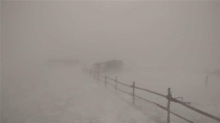 2023年11月4日，蒙古國部分省份發(fā)生暴風雪天氣。蒙古國緊急情況總局官網圖片