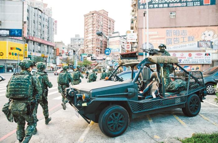 圖為2021年臺(tái)陸軍特種作戰(zhàn)指揮部在演習(xí)。圖片來源：臺(tái)灣《中國(guó)時(shí)報(bào)》。