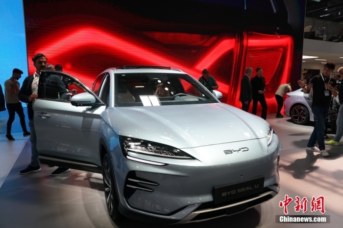 2023年德國國際汽車及智慧出行博覽會(IAA mobility)(亦簡稱慕尼黑國際車展)將于9月5日正式開幕。在9月4日舉行的媒體日，記者看到諸品牌紛紛攜“拳頭”產(chǎn)品亮相。圖為當日比亞迪SEAL U在歐洲首秀。<a target='_blank' href='/'><p  align=