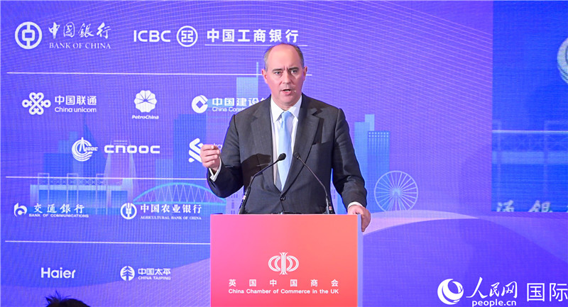 英國(guó)商業(yè)貿(mào)易部國(guó)務(wù)大臣（投資大臣）多米尼克·約翰遜與會(huì)。人民網(wǎng) 郭錦標(biāo)攝