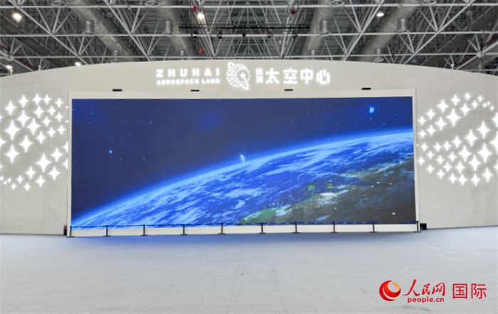 珠海太空中心是珠海市為發(fā)揮中國(guó)航展品牌效應(yīng)和帶動(dòng)效應(yīng)而打造的“永不落幕的航展”。人民網(wǎng)記者 張麗鷗攝