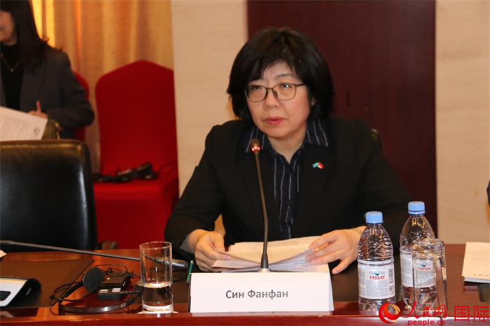 中國駐哈薩克斯坦大使館公使銜參贊邢芳芳致辭。人民網記者 李強攝