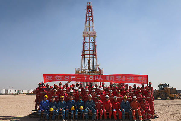 12月25日，中石化國工科威特分公司SINOPEC-16隊(duì)在科威特北部油區(qū)順利開鉆。中石化供圖