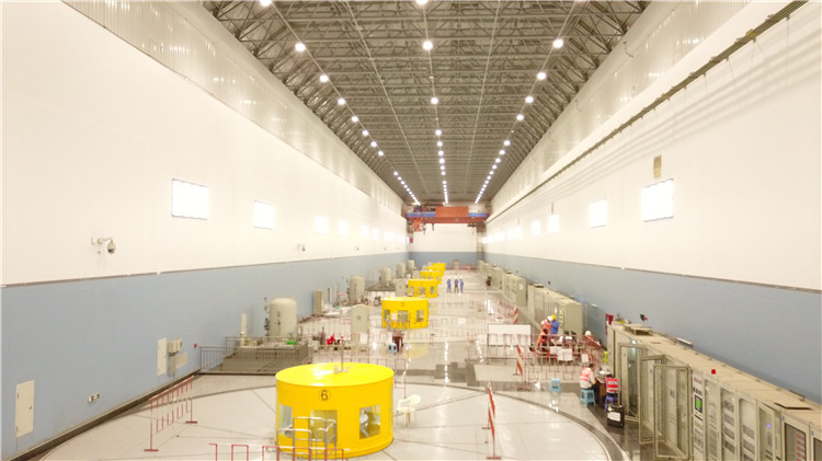卡魯瑪水電站發(fā)電機(jī)組。王劍攝