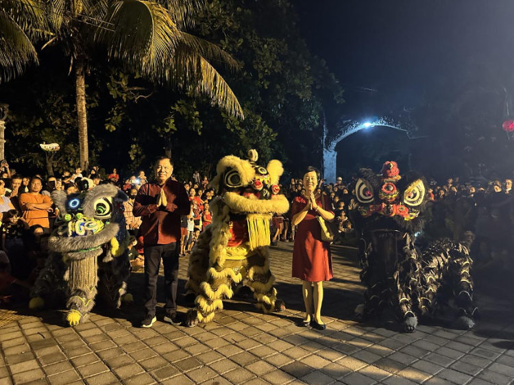 舞獅表演。巴陵康孔子學(xué)院供圖
