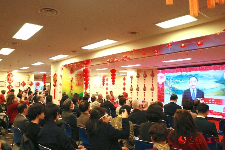 2月9日，“喜迎龍年·品味陜西”——2024新春迎福（展）聯(lián)歡會(huì)暨陜西文化年在東京中國文化中心拉開帷幕。人民網(wǎng) 許可攝