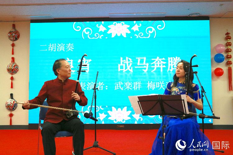 二胡合奏。人民網(wǎng) 許可攝