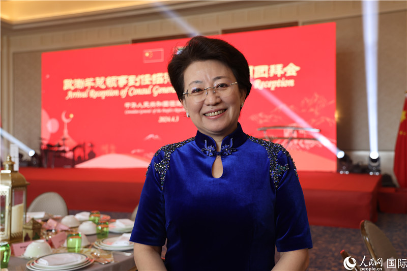 中國駐迪拜第十一任總領(lǐng)事歐渤芊。人民網(wǎng) 閆夢(mèng)攝