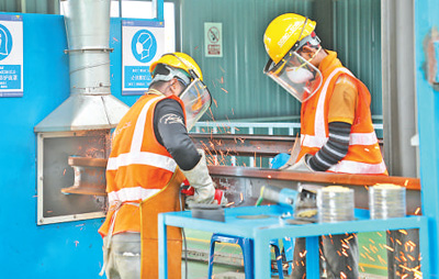 中企承建的馬東鐵項目創(chuàng)造就業(yè)機會超過1.8萬個，合作的當地企業(yè)超過1900家——為促進馬來西亞東西海岸互聯(lián)互通貢獻力量（共建“一帶一路”第一現(xiàn)場）