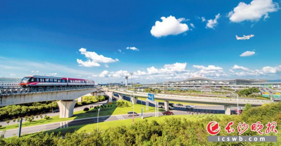 　　根據(jù)《實施意見》，長沙將建設聯(lián)通世界的航空樞紐，打造輻射全國的鐵路樞紐，深化綜合交通協(xié)調機制。    資料圖片