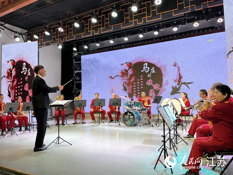 馬莊農(nóng)民樂團(tuán)在排練節(jié)目。人民網(wǎng) 李子佩攝