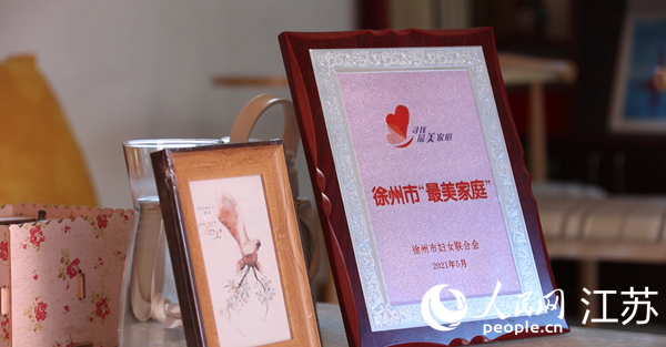 王繼蓮家庭獲得的部分榮譽(yù)。人民網(wǎng) 冷金明攝