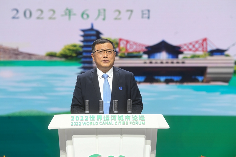 揚州市委常委、常務(wù)副市長陳鍇竑作推介發(fā)言。邵丹攝