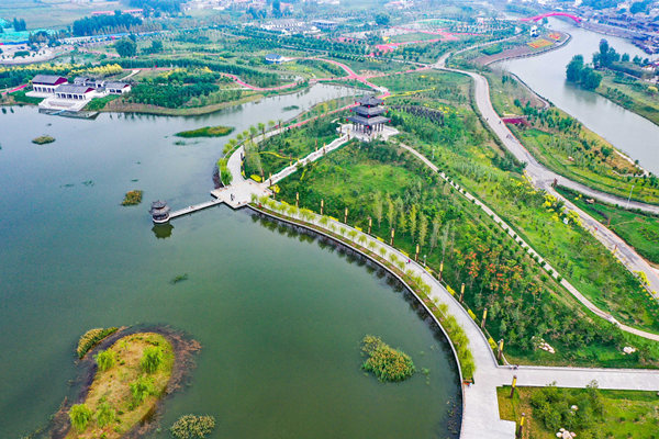 滏陽(yáng)河上游的磁縣如意湖濕地公園。閆洪圖攝