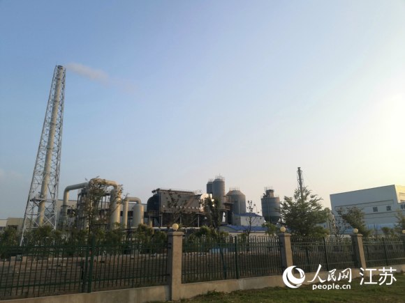 此次被當?shù)鼐用穹从硰U氣刺鼻的企業(yè)。 人民網 張玉峰攝