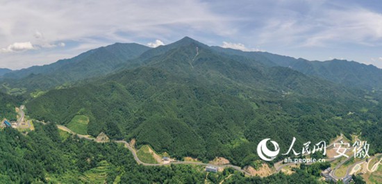 大別山旅游扶貧快速通道。人民網(wǎng) 陳若天攝