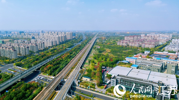 航拍幸福街道。人民網(wǎng)記者 王繼亮攝