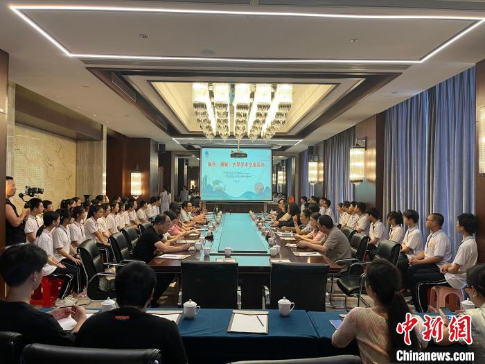 閩臺(tái)古琴技藝培訓(xùn)交流活動(dòng)同步舉行?！∪~國寶 攝