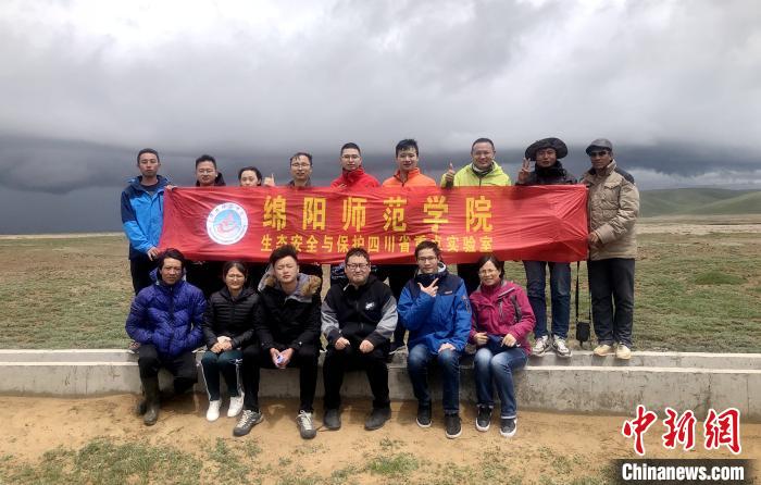 圖為綜合考察團(tuán)野外調(diào)查組在西藏安多縣。西藏那曲市林業(yè)和草原局供圖
