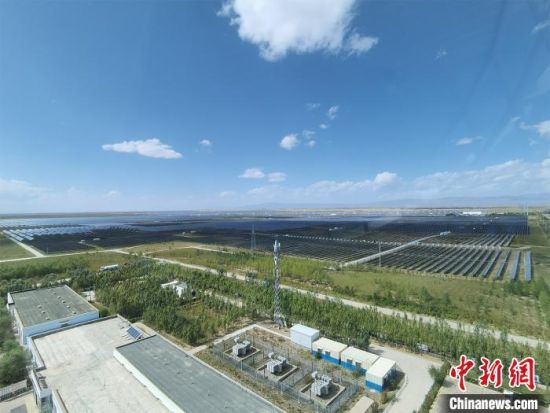  圖為塔拉灘光伏產(chǎn)業(yè)園區(qū)?！∑钤鲚怼z