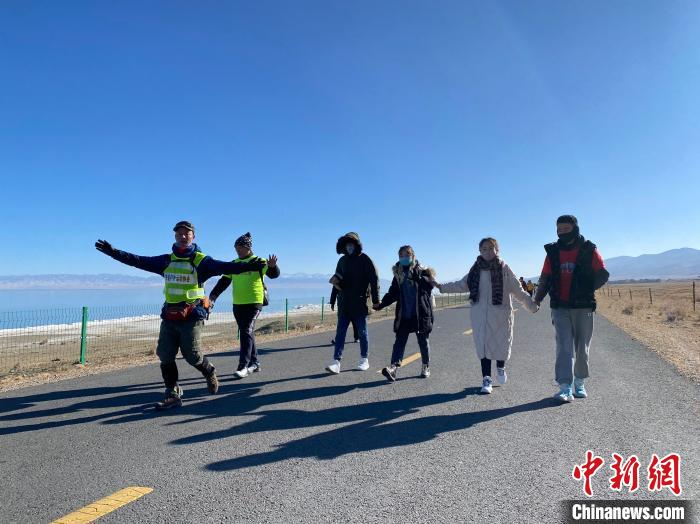 圖為徒步現(xiàn)場(chǎng)?！±罱瓕?攝