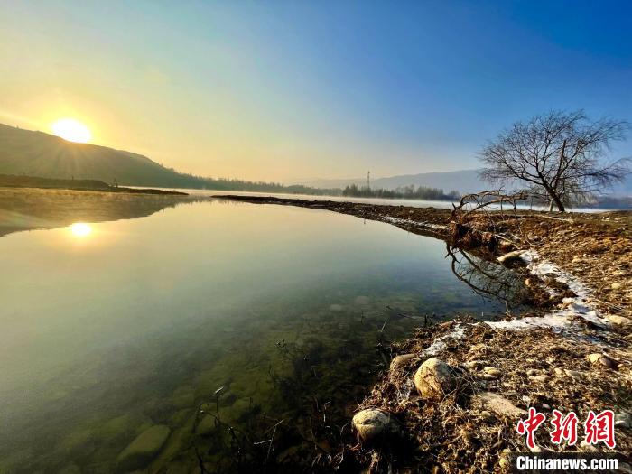 圖為青海省化隆縣黃河濕地景色?！±钣穹?攝